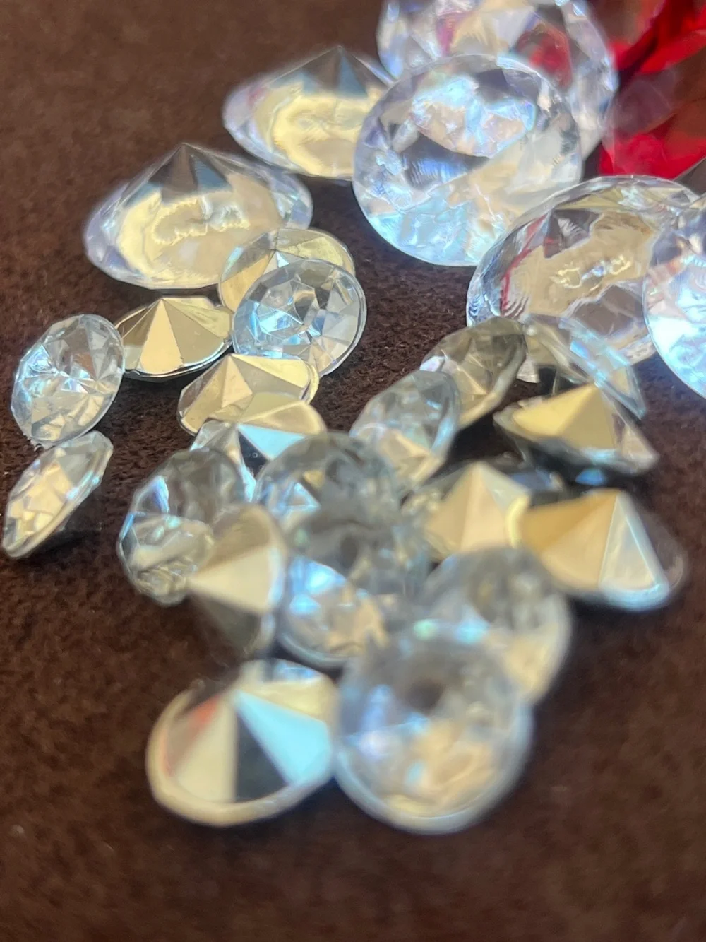 Acrylic Faceted Gems for Crafts – 40 pcs (New)